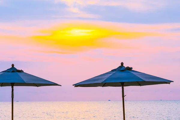 Sonnenschirm Und Liegestuhl Rund Das Schwimmbad Neary Meer Ozean Strand — Stockfoto