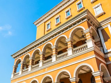 Güzel mimari pencere ve duvar ile bina dış İtalya tarzı