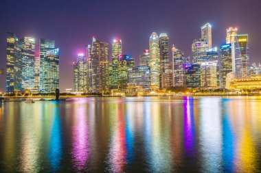 Singapur - 18 Ocak 2019: twilight ve gece zaman Simgesel Yapı dış şehir manzarası içinde bina güzel mimari