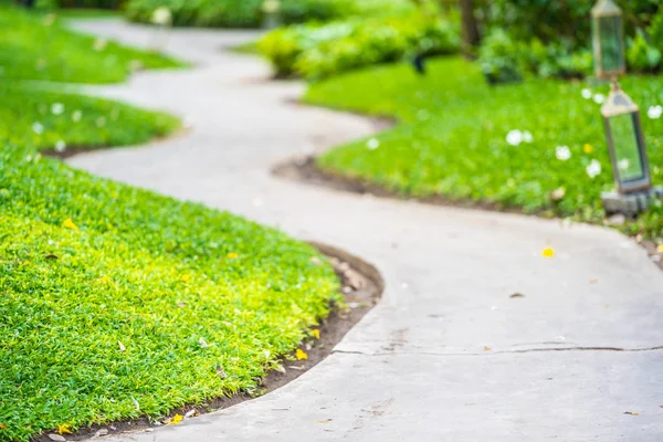 Walk or running path in the garden — Stock Photo, Image
