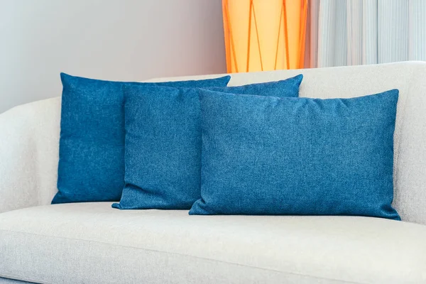 Kanapé bútor dekoráció gyönyörű luxus kényelmes párna — Stock Fotó
