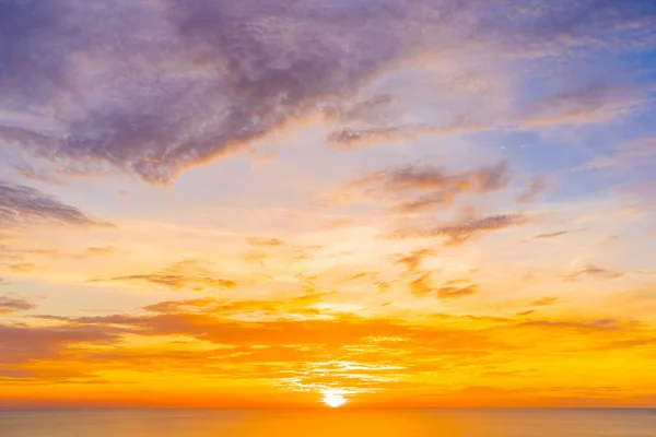 Vackra tropiska utomhus naturlandskap av havet vid sunr — Stockfoto