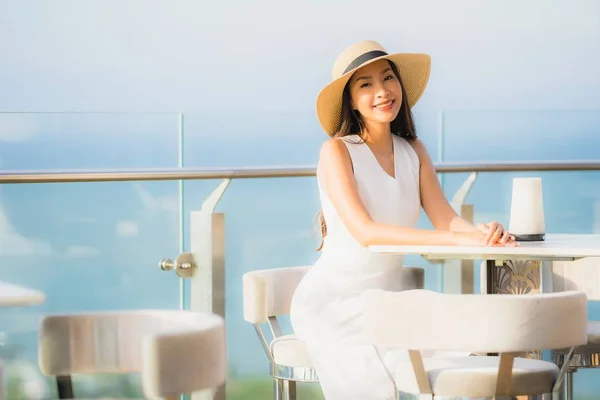 Portrait Beautiful Young Asian Woman Sitting Restaurant Smile Happy — Stock Photo, Image