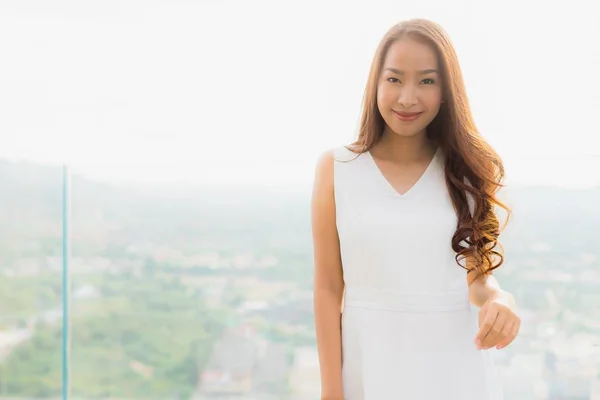 Retrato Hermosa Joven Asiática Mujer Sonrisa Feliz Sentirse Libre Con —  Fotos de Stock