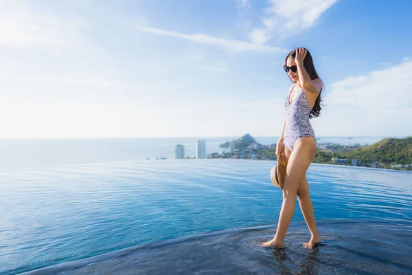 Portrait Beautiful Young Asian Woman Smile Happy Relax Swimming Pool — Stock Photo, Image