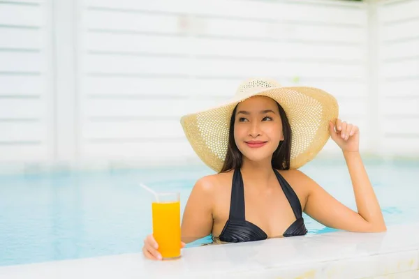 Portrait beautiful young asian woman smile happy relax around sw — Stock Photo, Image