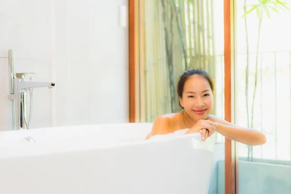 Portrait Beautiful Young Asian Woman Bathtub Take Bath Leisure Relax — Stock Photo, Image