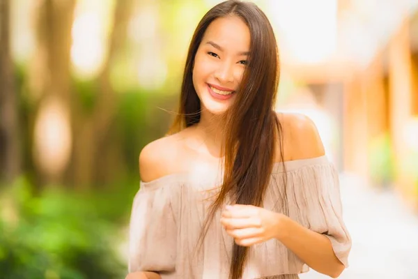 Portret Mooie Jonge Aziatische Vrouw Glimlach Gelukkig Voel Vrij Met — Stockfoto