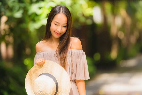 Ritratto Bella Giovane Donna Asiatica Sorridere Felice Sentirsi Liberi Con — Foto Stock