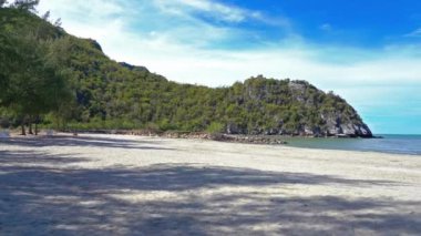 Güzel dalgalı denizin sakin görüntüleri.