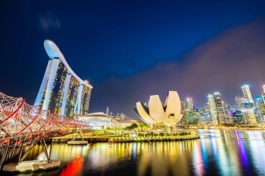 Gökdelen marina defne içinde etrafında bina güzel mimari 