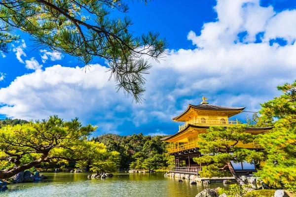 Hermoso templo Kinkakuji con pabellón de oro en Kyoto Japón —  Fotos de Stock
