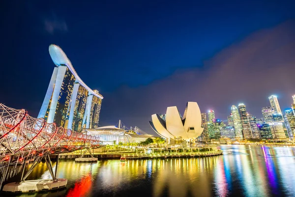 Gökdelen marina defne içinde etrafında bina güzel mimari 