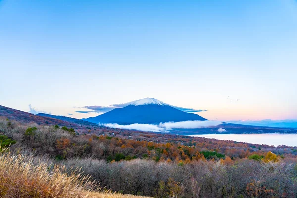 Fuji hegy gyönyörű tó yamanakako vagy yamanaka — Stock Fotó