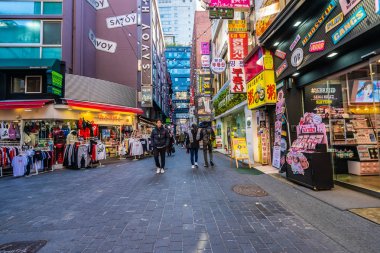 Seoul, Güney Kore 10 Aralık 2018: Myeong dong pazarı 