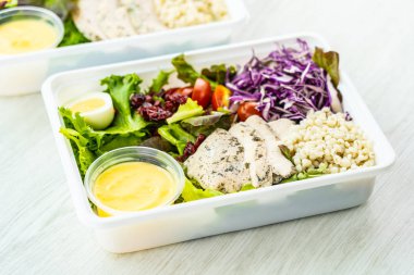 Izgara tavuk göğsü ve et salata