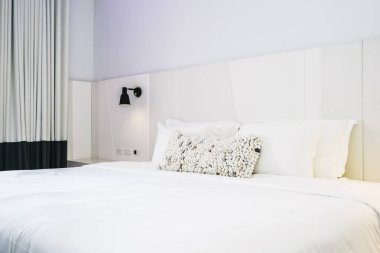 Beyaz yastık Yatak Dekorasyon güzel lüks yatak odasında Inter