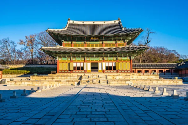 Piękna architektura budynek Changdeokgung pałacu w Seulu ci — Zdjęcie stockowe