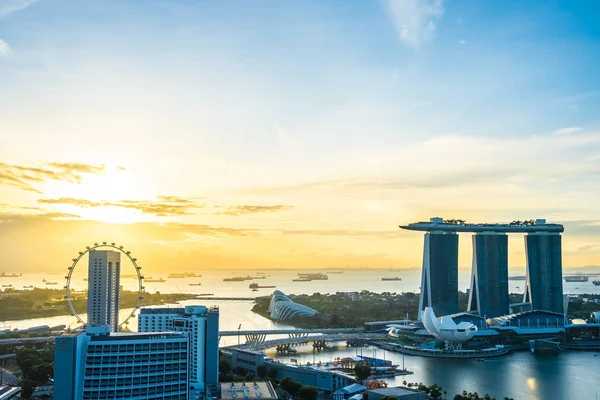 Beau bâtiment d'architecture extérieur paysage urbain à Singapour — Photo