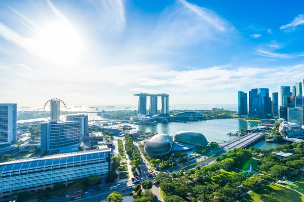 Beau bâtiment d'architecture extérieur paysage urbain à Singapour — Photo