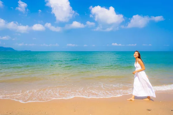 Portrait beautiful young asian woman happy smile leisure on the — Stock Photo, Image