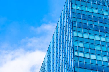 Güzel mimari gökdelen office iş cam pencere şekli ile kurma