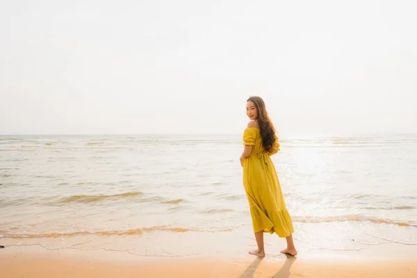 Portrait Beautiful Young Asian Woman Walk Beach Sea Ocean Smile — Stock Photo, Image