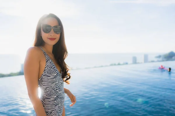 Portrait Beautiful Young Asian Woman Smile Happy Relax Swimming Pool — Stock Photo, Image