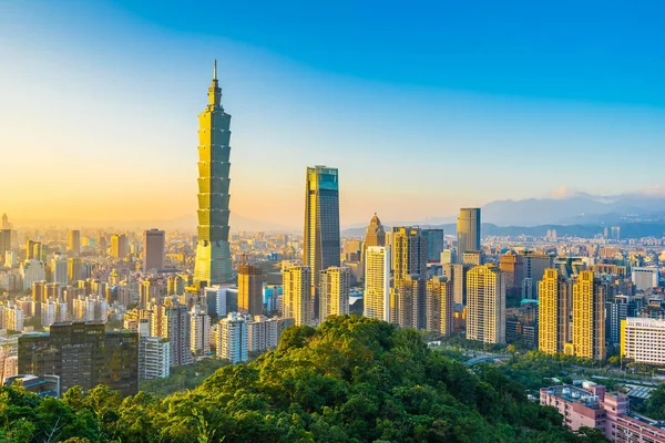 Güzel manzara ve cityscape taipei 101 bina ve günbatımı zaman şehir manzarası Tayvan mimarisinde