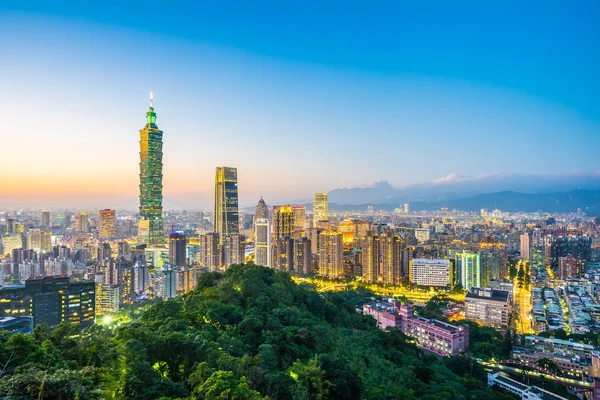 Güzel manzara ve cityscape taipei 101 yapı ve Mimarlık twilight ve gece Tayvan City