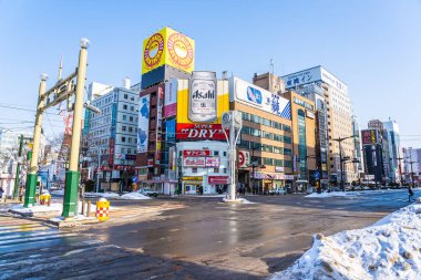 Sapporo Hokkaido, Japonya - 3 Şubat 2019 Susukino bölgenin her şehirde bina güzel mimari