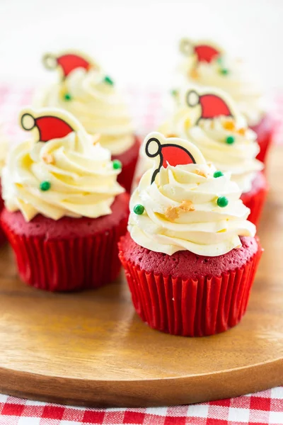 Söta Dessert Med Cupcake Röd Sammet Och Choklad Jul Hatt — Stockfoto