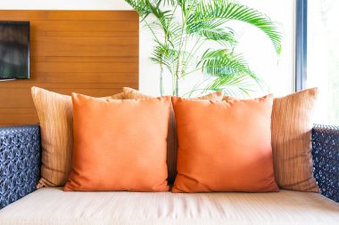 Dinlenmek ve eğlence için oturma odası iç kanepe dekorasyon rahat yastık