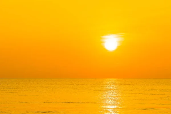 Gyönyörű Szabadtéri Tájra Trópusi Jellegű Tengertől Strandtól Naplemente Vagy Napfelkelte — Stock Fotó