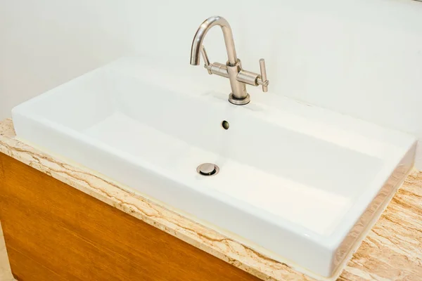 Kraan Van Kraan Water Witte Decoratie Voor Spoelbak Wastafel Badkamer — Stockfoto