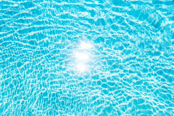 Superfície Água Piscina Abstrata Fundo Com Reflexão Luz Solar Para — Fotografia de Stock