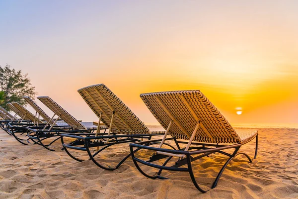 Lege Stoel Het Tropische Natuur Strand Oceaan Bij Zonsopgang Zonsondergang — Stockfoto