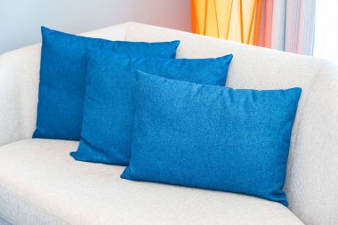 Oturma odası alanı iç kanepe dekorasyon üzerinde yastık