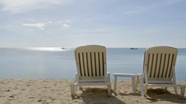 Güzel dalgalı denizin sakin görüntüleri.