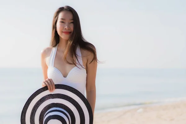 Porträt Schöne Junge Asiatische Frau Glücklich Und Lächeln Strand Meer — Stockfoto