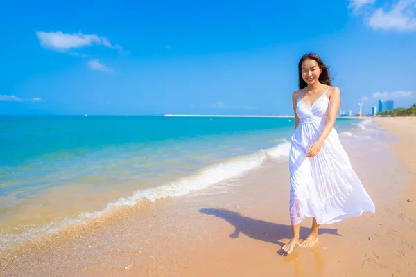 Portrait Beautiful Young Asian Woman Happy Smile Leisure Beach Sea — Stock Photo, Image