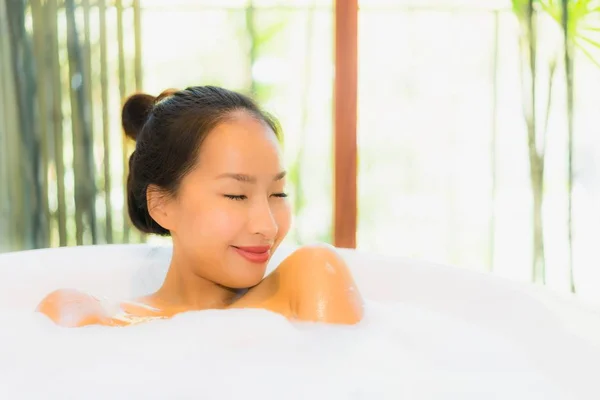 Portrait Jeune Belle Femme Asiatique Prendre Bain Dans Baignoire Pour — Photo