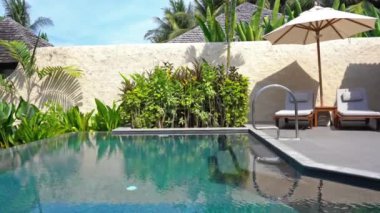 tatil beldesinde yüzme havuzu doğal görüntüleri