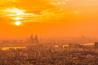 Güzel manzara ve mimari ve günbatımı zaman binada Seoul city Güney Kore ile cityscape