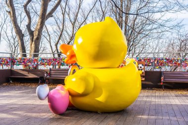 Seoul, Güney Kore 6 Aralık 2018: Seul Kulesi ile namsan dağda aşk anahtarıdır Kore landmark biri