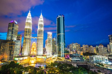 Dış Malezya Kuala Lumpur City seyahat alacakaranlık gece için bina güzel mimari