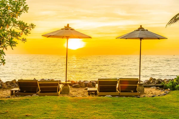 Beautiful Landscape Sea Ocean Sky Umbrella Chair Sunset Sunrise Time — Stock Photo, Image