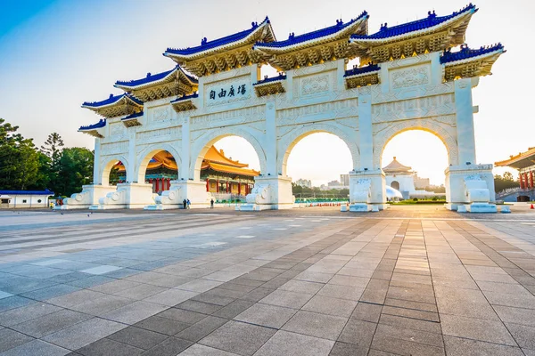 Beautiful architecture building and landmark chiang kai-shek mem — Stock Photo, Image