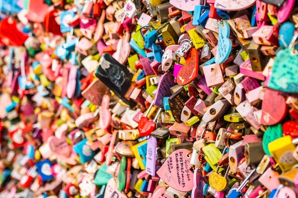 Seoul, Korea Południowa 6 grudnia 2018 r.: miłość klucz na góry namsan — Zdjęcie stockowe