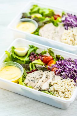 Izgara tavuk göğsü ve et salata